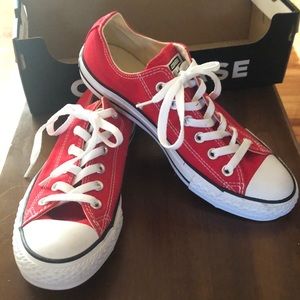 Red converse chuck taylor women’s 8.5 men’s 6.5